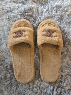 Fashion Nova Tan Faux Fur Slide Slippers